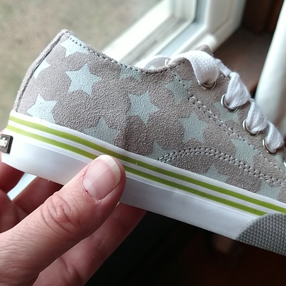 Morgan & Milo GREY STARS suede star sneakers - Picture 4 of 8